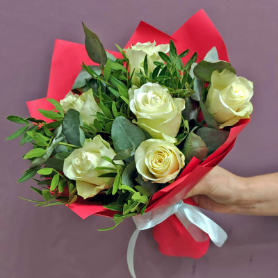 Небольшой букет "Знак внимания" из Кенийских розочек. N 6993