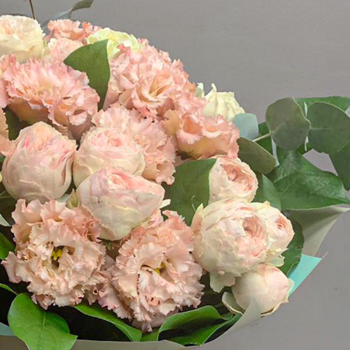 Букет "Ванильный пломбир" из кустовых пионовидных роз и эустомы арт. 45006