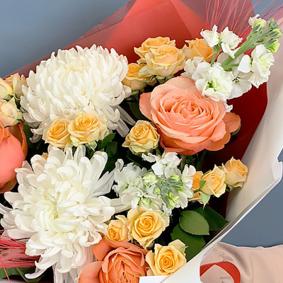 Букет из одноголовых хризантем с Эквадорскими розами и матиолой N 70981