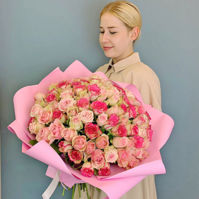 Букет 101 розовая роза Кения в упаковке N 29178