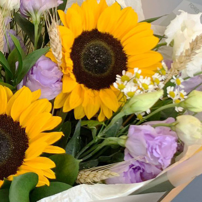 Букет с подсолнухами и эустомой N 66668