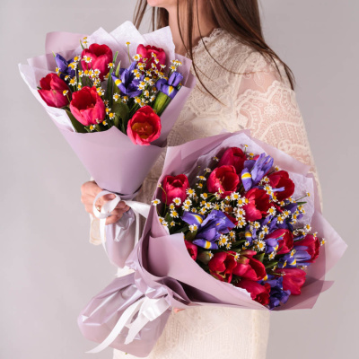 Букеты из тюльпанов с ирисами и ромашками для мамы и дочки 59878