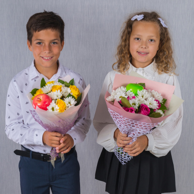 Школьный букет с розами и яблоком N 38163