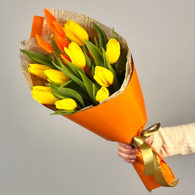 Букет 9 желтых тюльпанов с лагурусом 46461